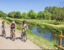 La pose d’enrobé pour le canal de Berry à vélo fait réagir des Saint-Amandois